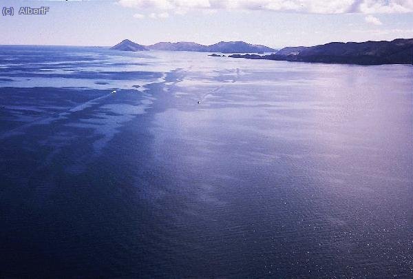 La Isla del Sol, vista desde Copacabana, a orillas del lago Titkaka, a 3850m