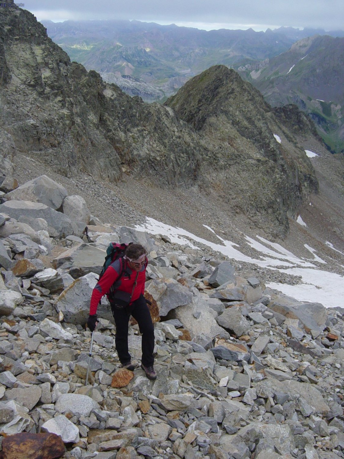 Piedras y más piedras... ¡cómo añoro la nieve en el Pirineo estival!