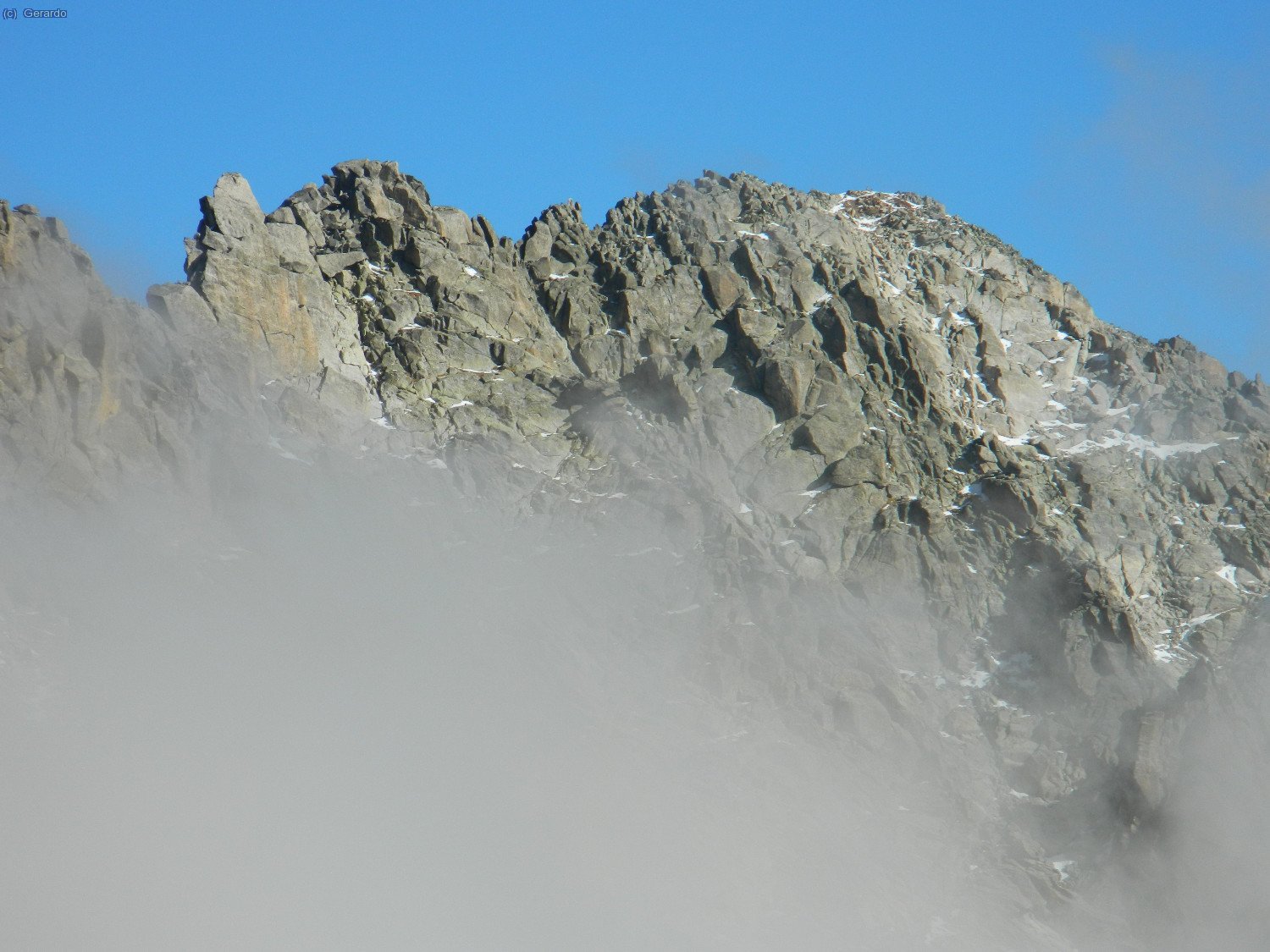Detalle de la cresta cimera del Gourgs Blancs.