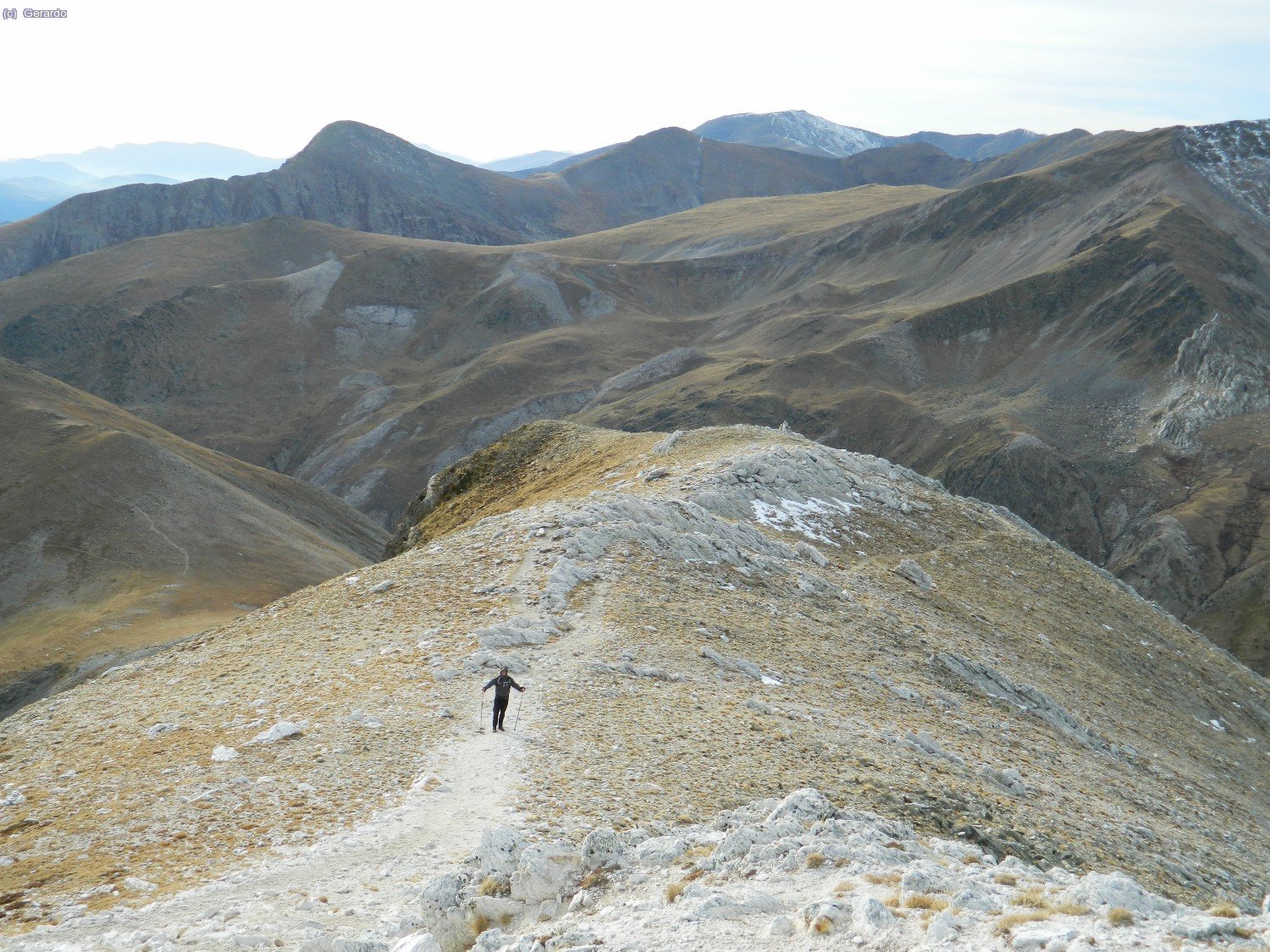 El hombro oeste, la vía de descenso hacia el Coll de La Marrana.