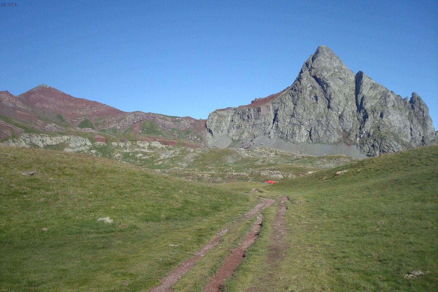 Los dos objetivos del dia Pico Anayet (derecha) y Vértice Anayet (izquierda).