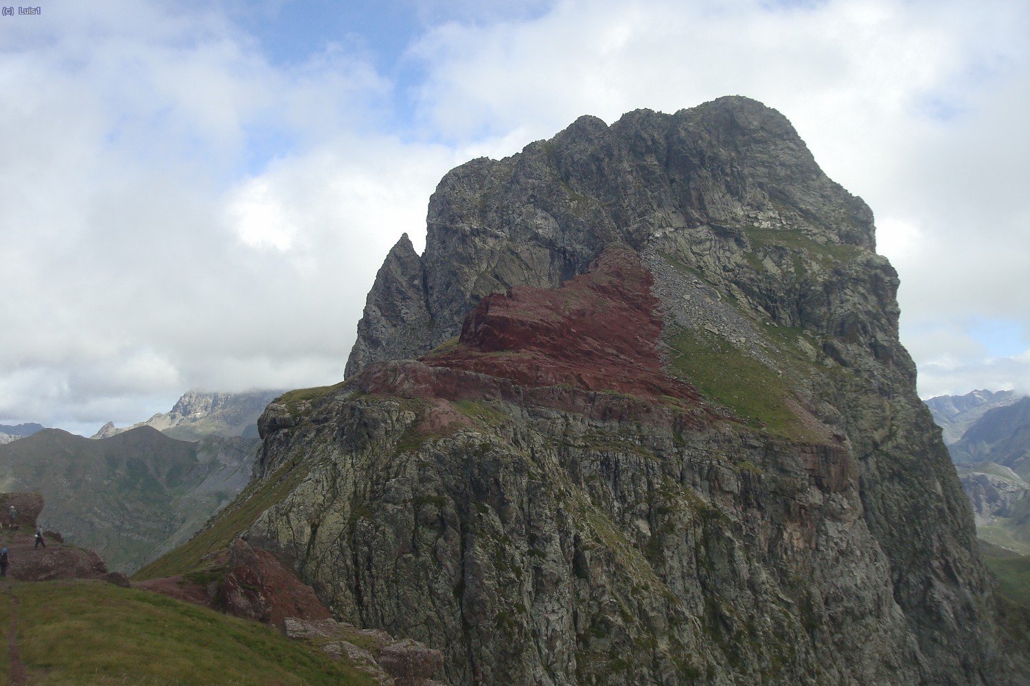 Subiendo al Vértice de Anayet, se puede distinguir la senda de acceso al Pico de Anayet.