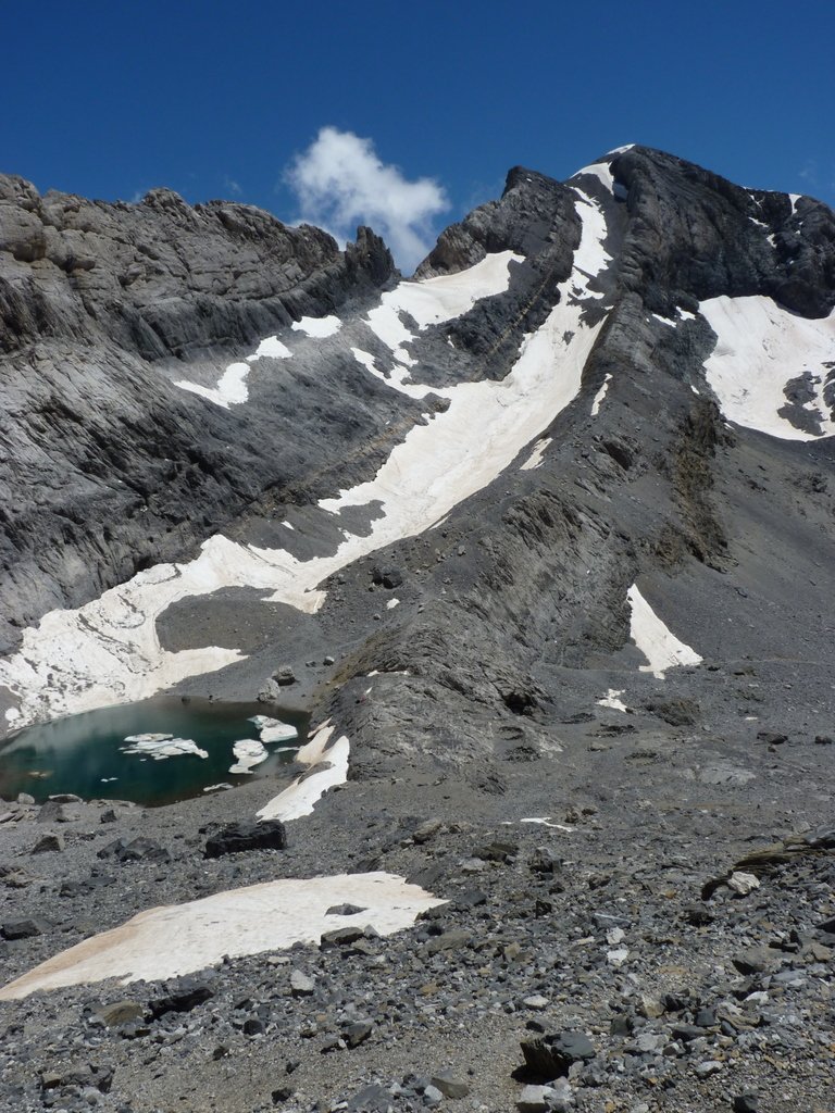 Mont Perdut i el llac glaçat.