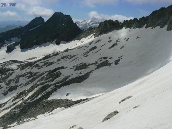 Pico Boum y Mail Barrat, desde el glaciar de Maupas. Y al fondo, el macizo de la Maladeta