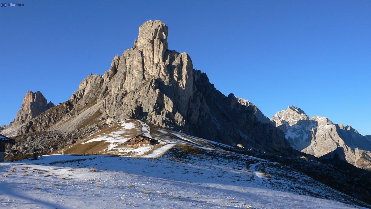 Rocca Gusella (2500m) desde el Passo Giau (2236m)