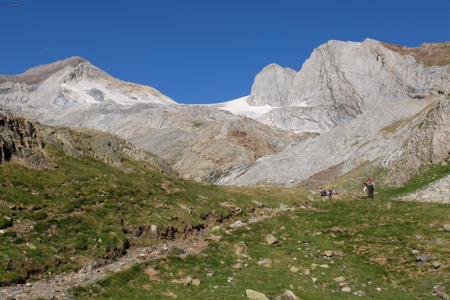 llengua de la Glacera entre el Montferrat (esquerra) i el petit Vignemale (dreta)