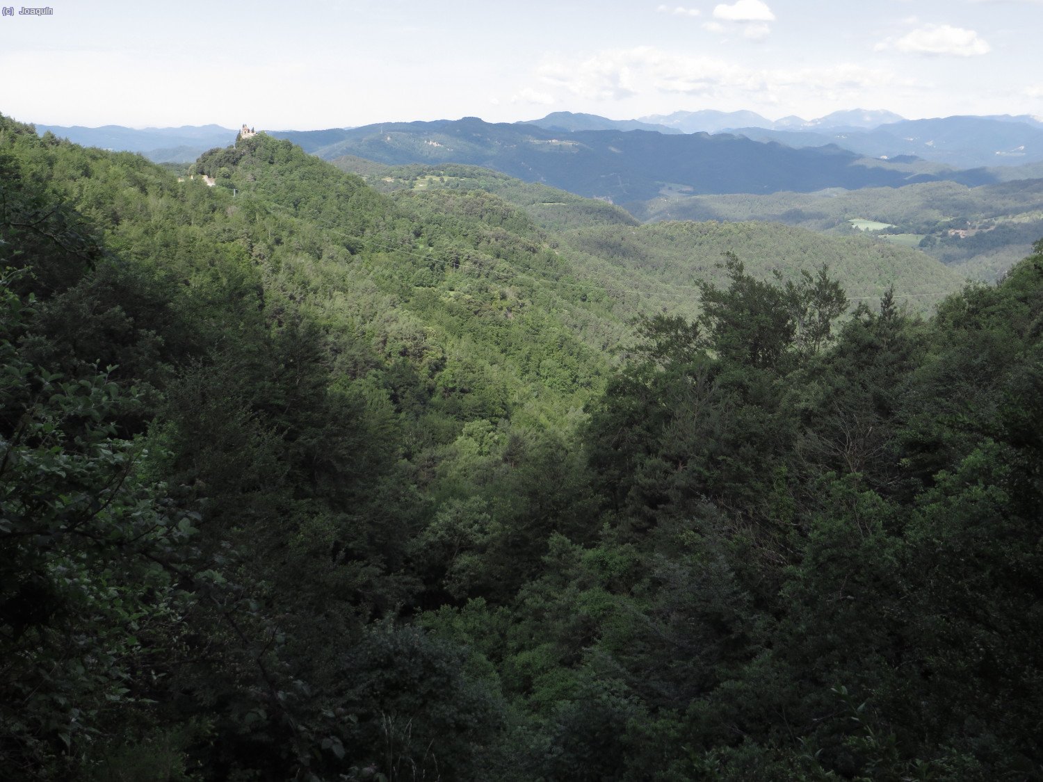 Valle del Torrent de La Cau, a la izquierda el Castell de Llaés