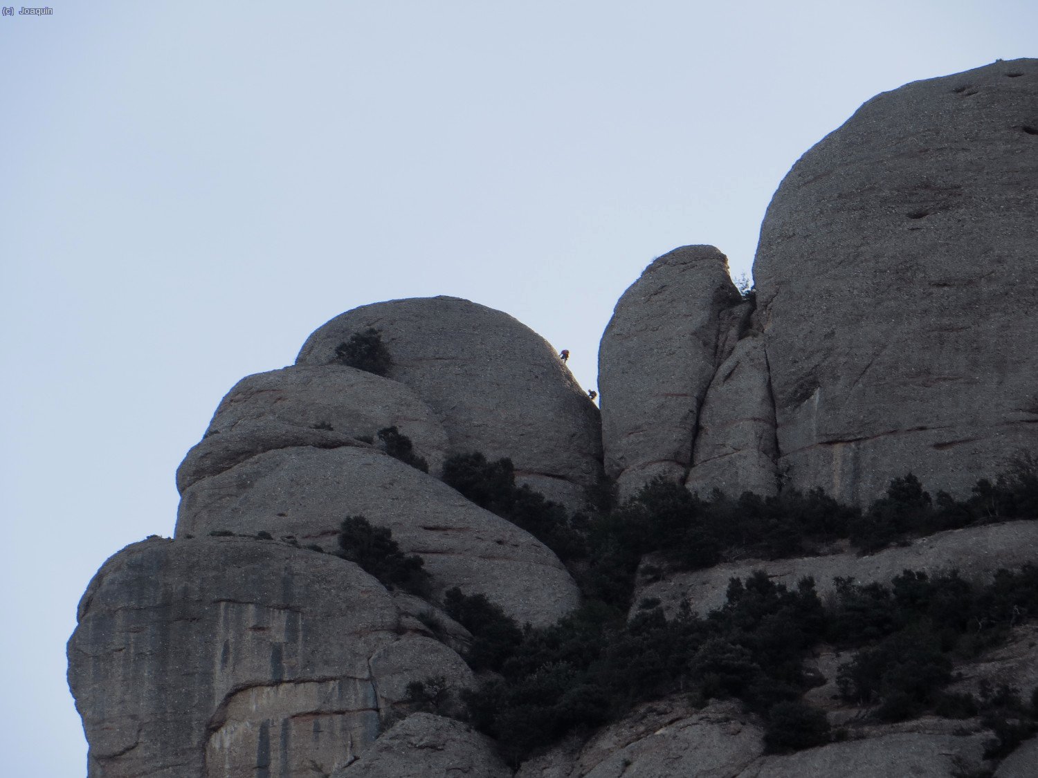 Valientes escalando en las rocas de Montserrat