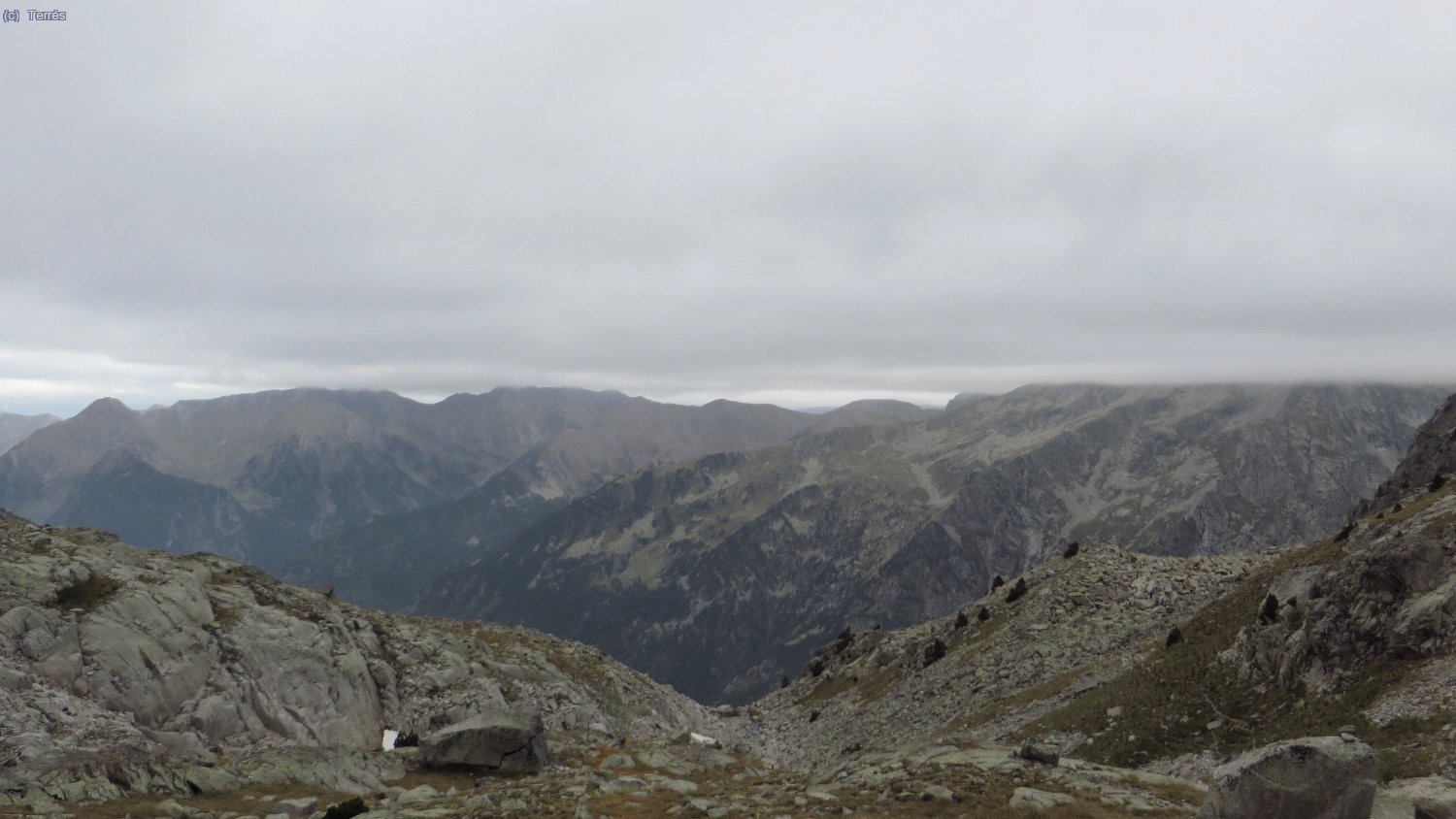 Vista al Pirineo Occidental desde las proximidades de los Estanys de Comalesbienes