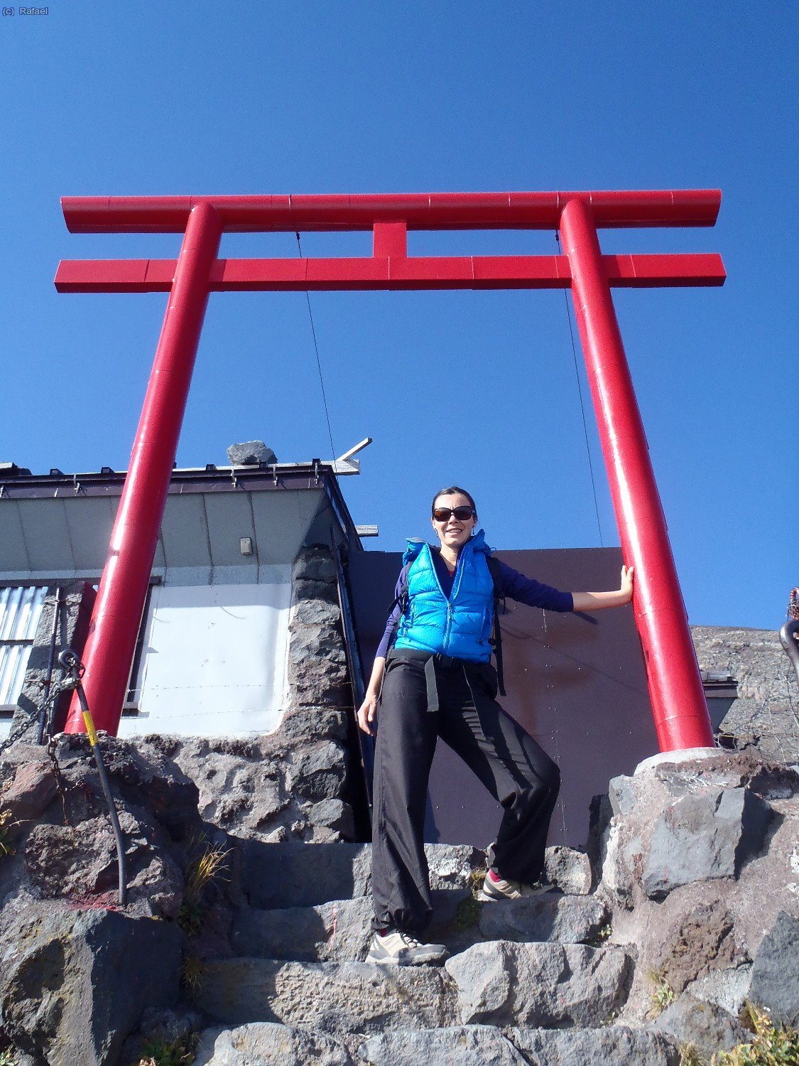 Tori ( puerta de entrada) a los templos que hay a lo largo de toda la ruta. Fuji-san es una montaña sagrada de peregrinación.
