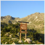 cim de Montmalús, a la dreta, i collada e Montmalús a l'esquera, des de la pista forestal on acaba el telecadira)