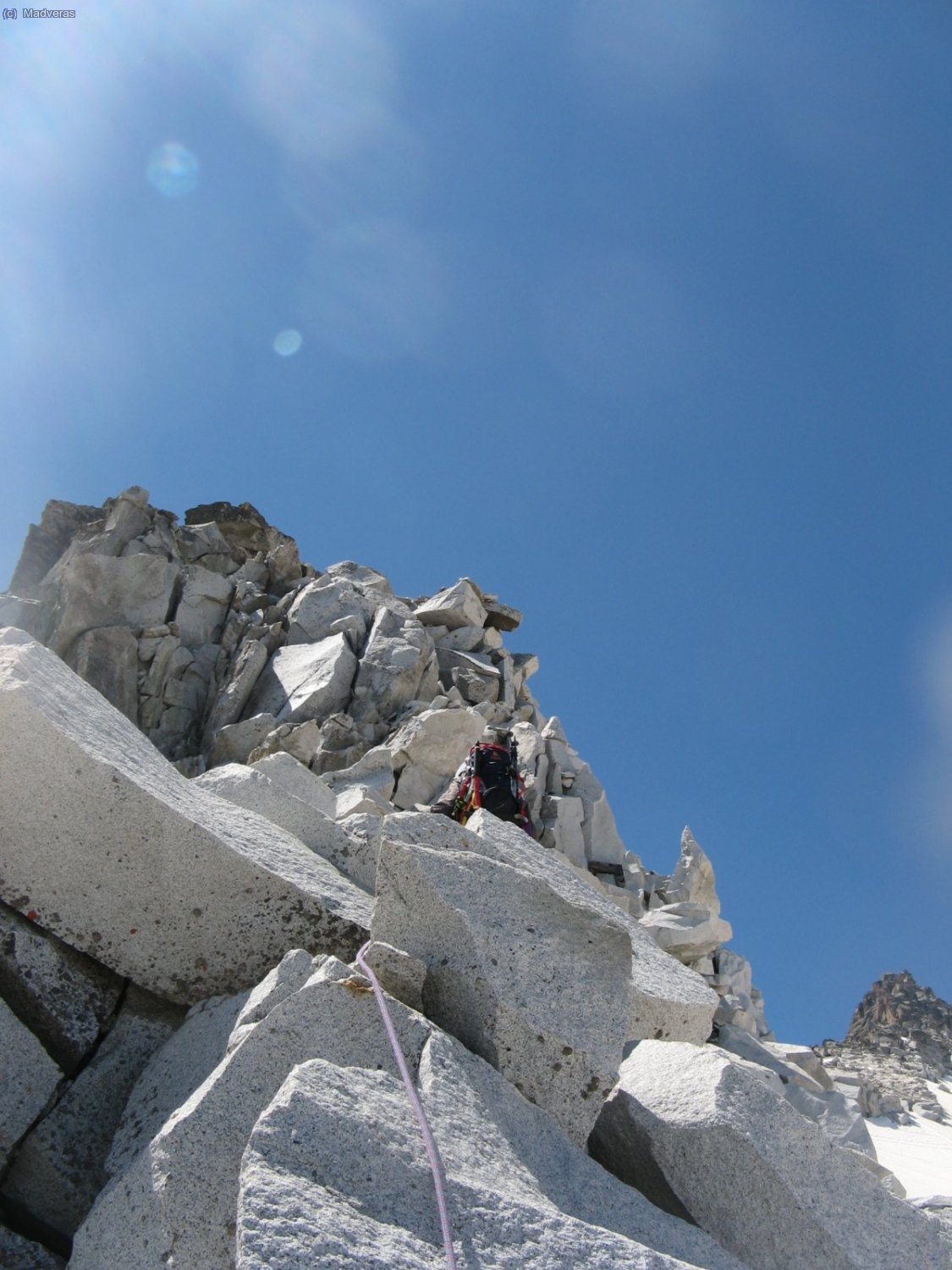... solo al principio.... esto es el p.. caos... y los blques caen solo con mirarlos