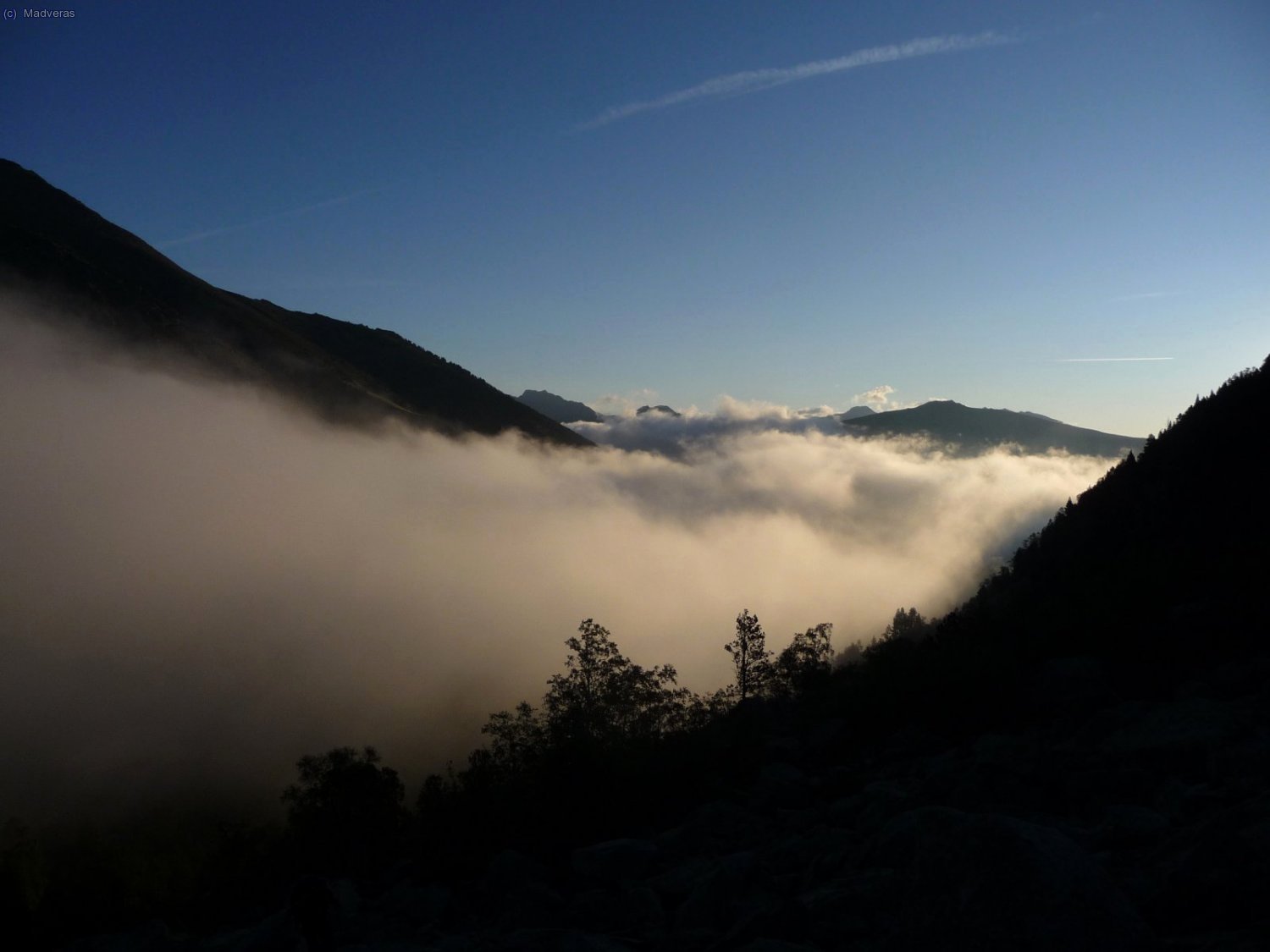 La niebla ha quedado en el valle