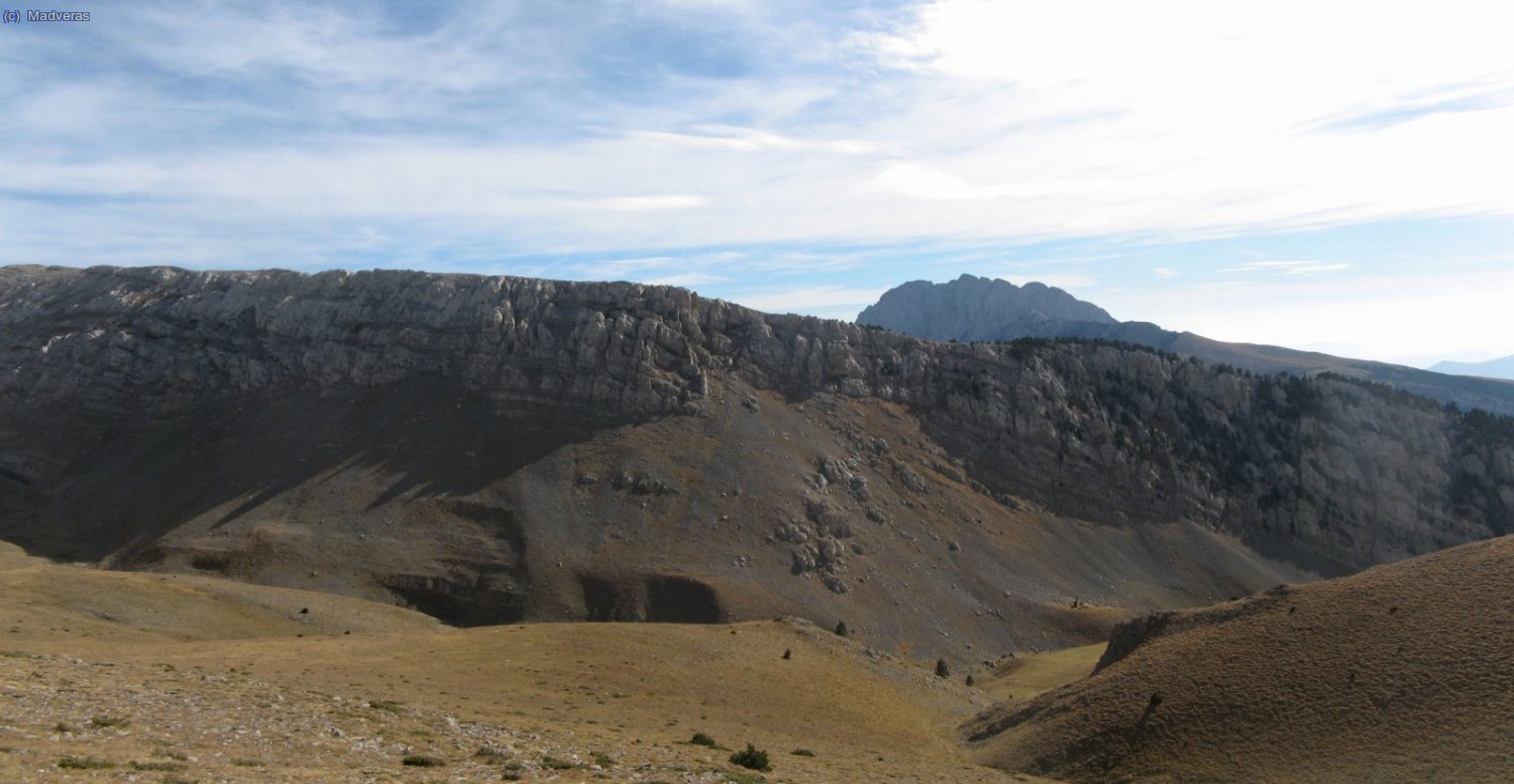 Ja em vist el cam&iacute; que tenim que agafar, es nomes superar aquest mur i no tenim que donar tota la volta que hem fet de pujada.