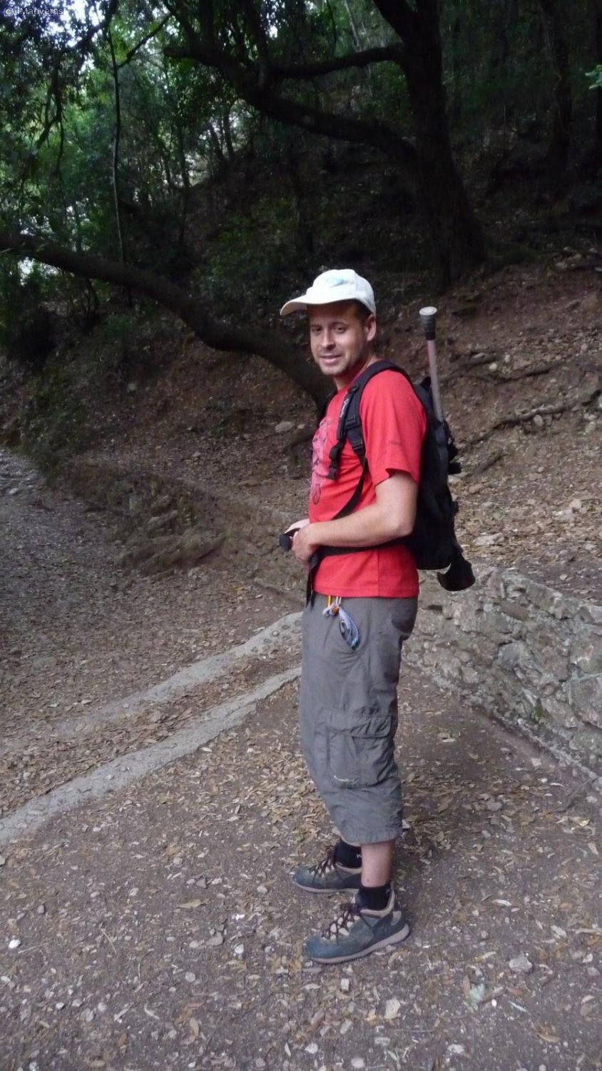 A pie de las v&iacute;as de la Gorra Marinera, me preparo para ir a Sant Jeroni, con la muleta en la chepa por si las moscas :)