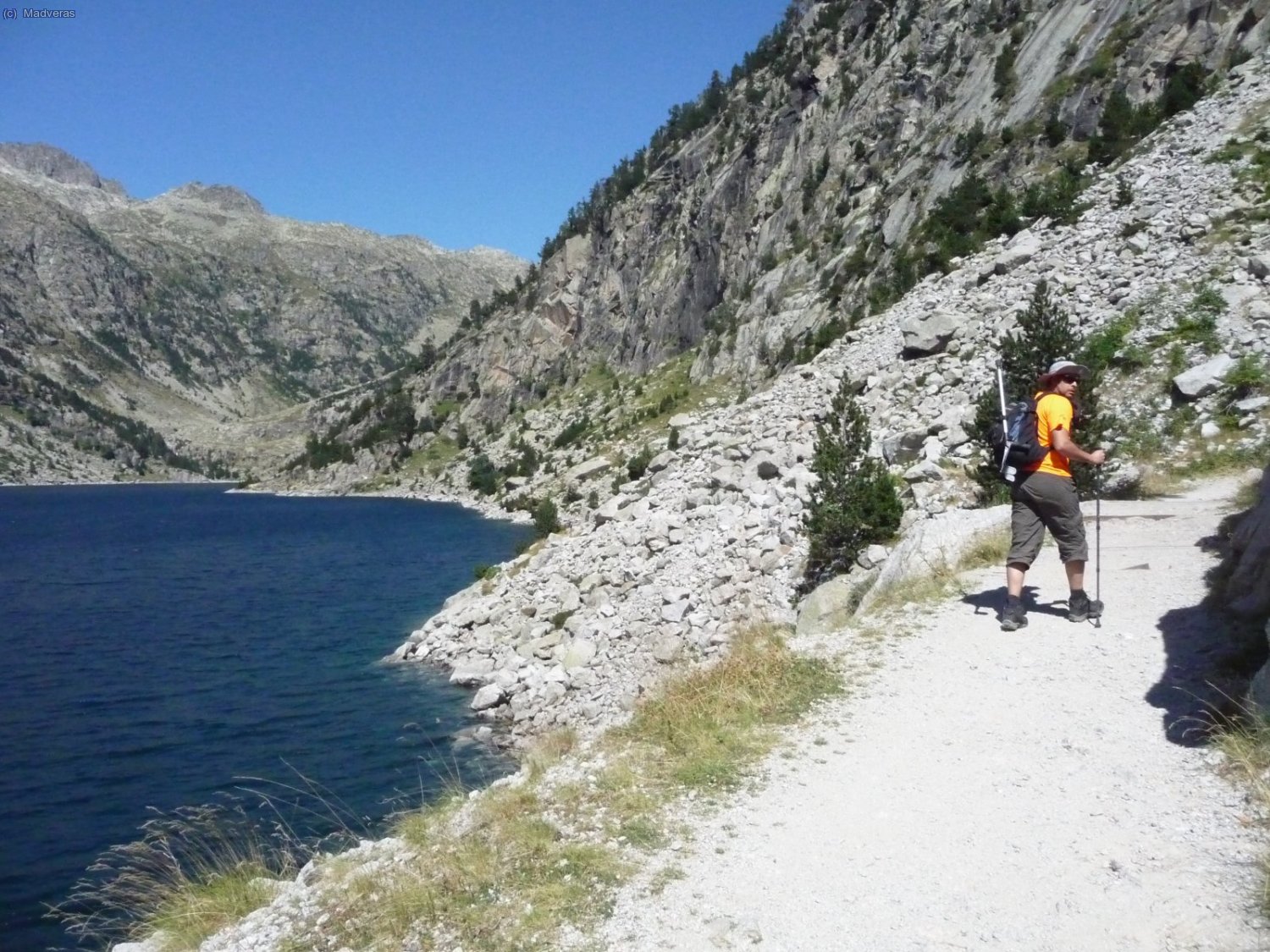 Bordeando el lago