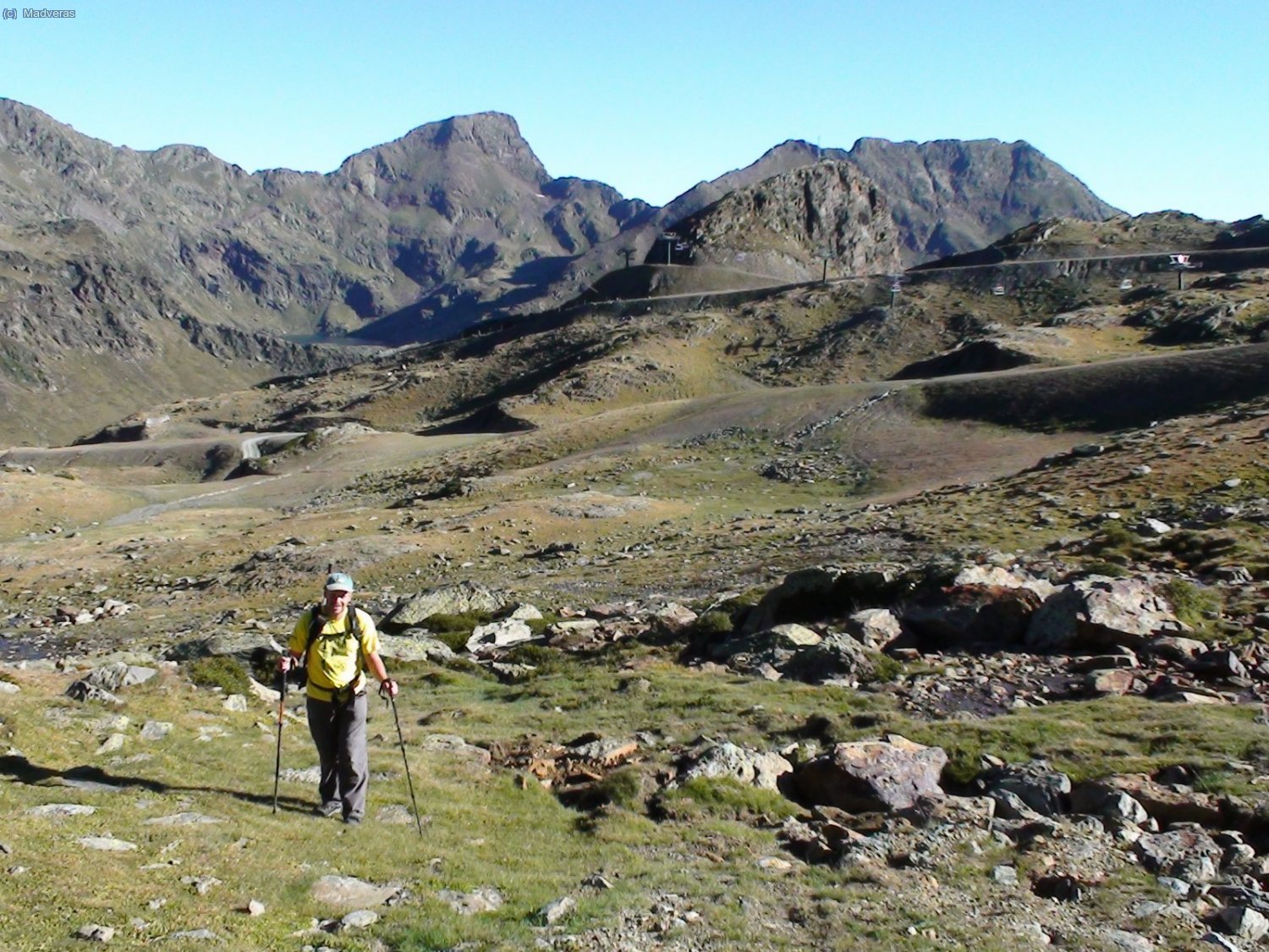 Un servidor en la primera parte del camino, con el Pic de Tristaina al fondo