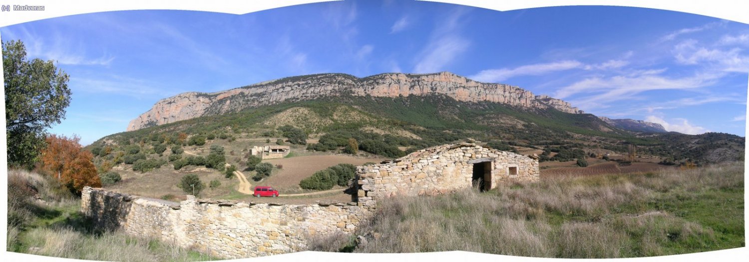 Panoramica des de la pujada al castell de Sant Lloren&ccedil;