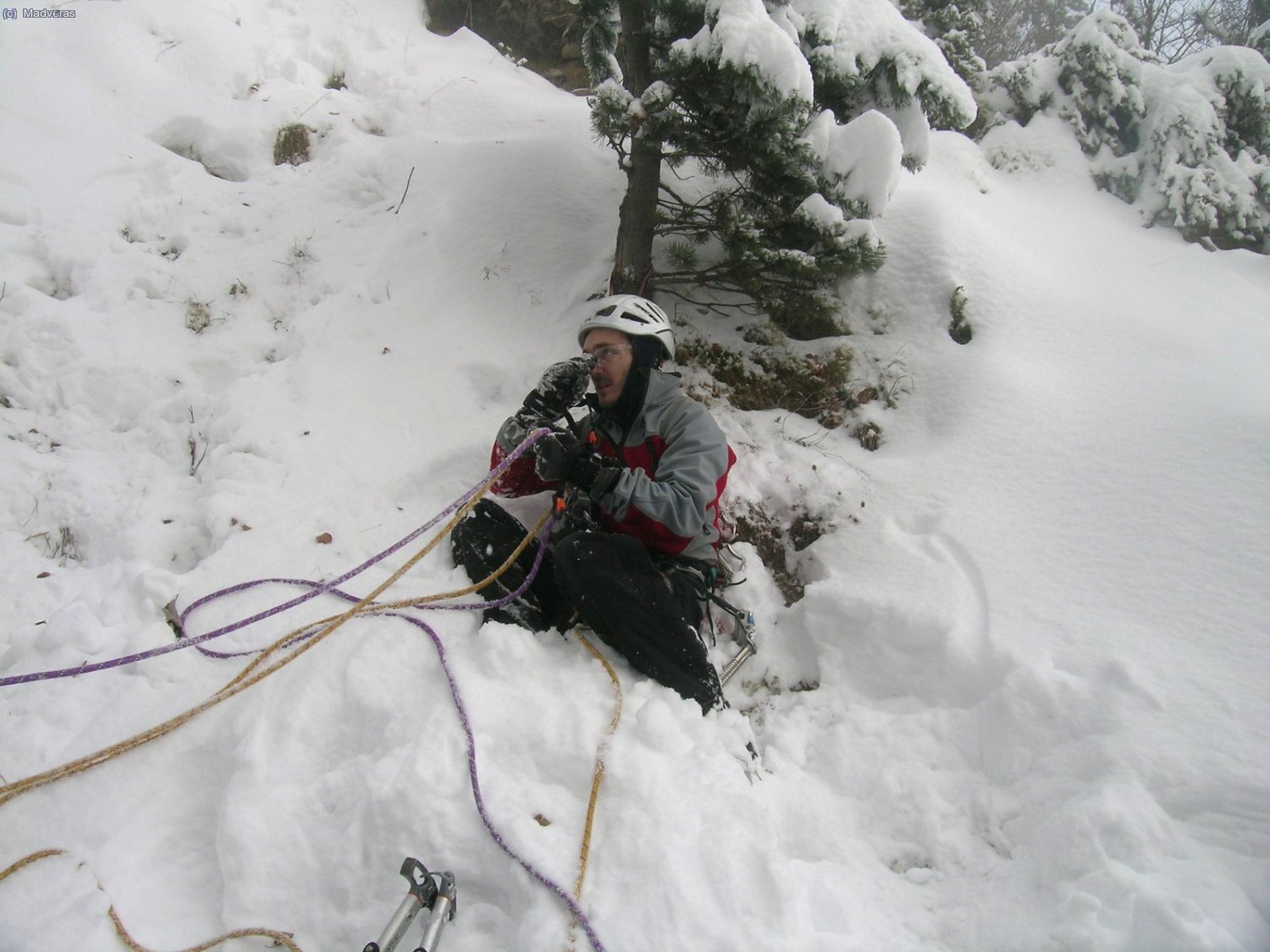 Schumy preparandose para asegurar