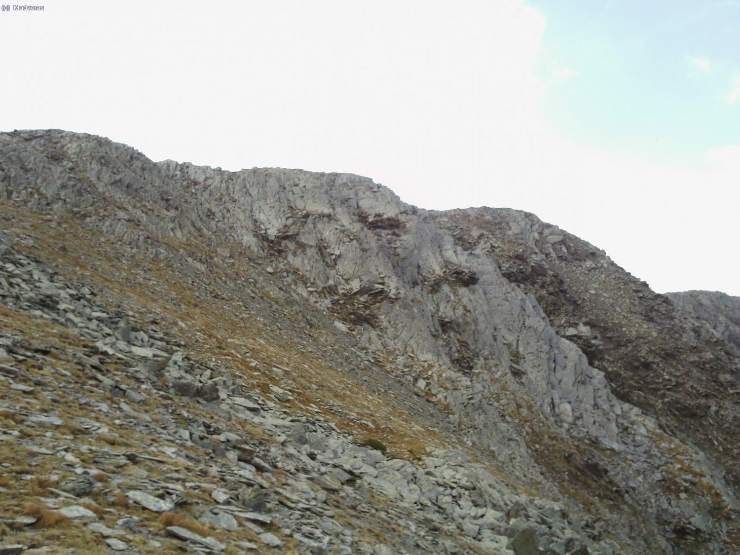 La roca tenia formas curiosas :) ya llegando a cima