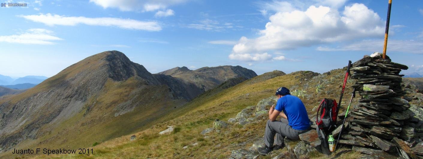 Panoramica con la Torre de Cab&uacute;s y la cima del Pic de Bassera o dels Llacs