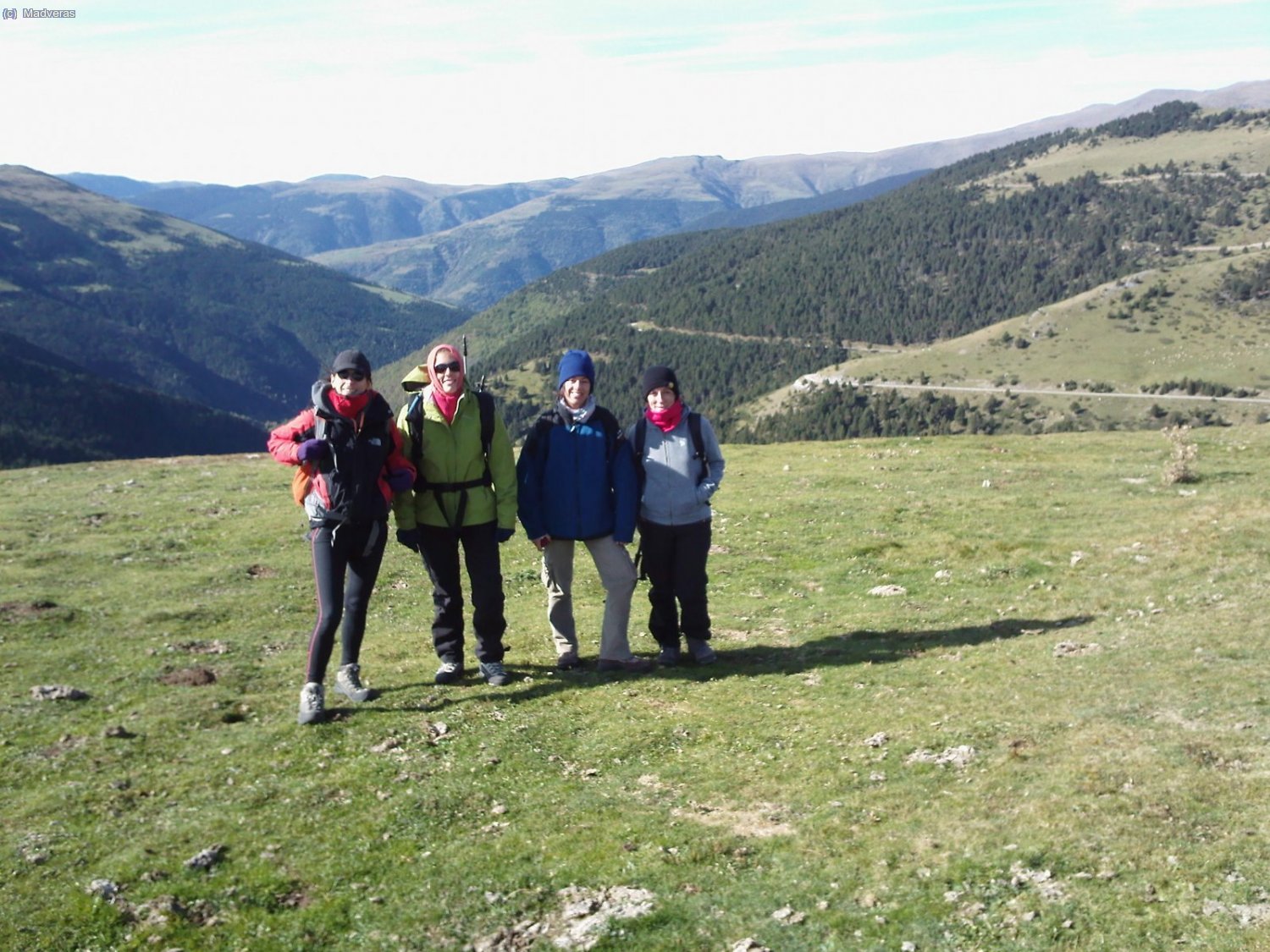 Mmaria2001, Juana, Silvia y Montse LG, .. empezamos la excursi&oacute;n :) ... si no salimos volando... :p