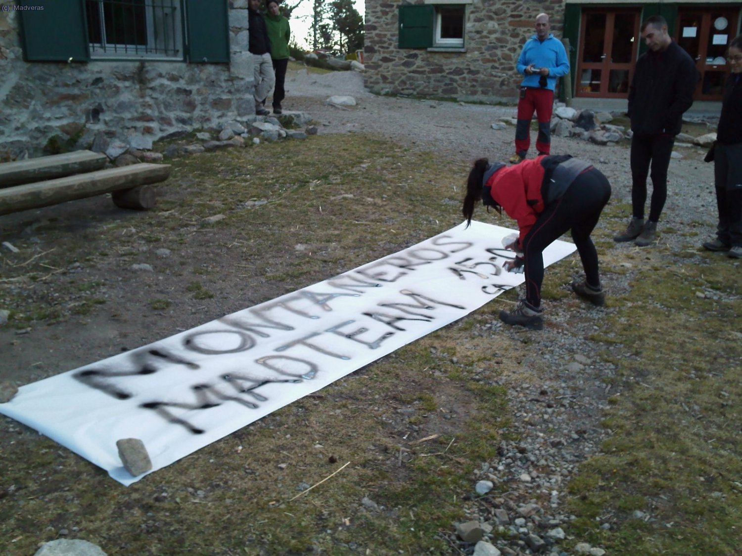 Preparando nuestra pancarta para los actos del 15-O :)