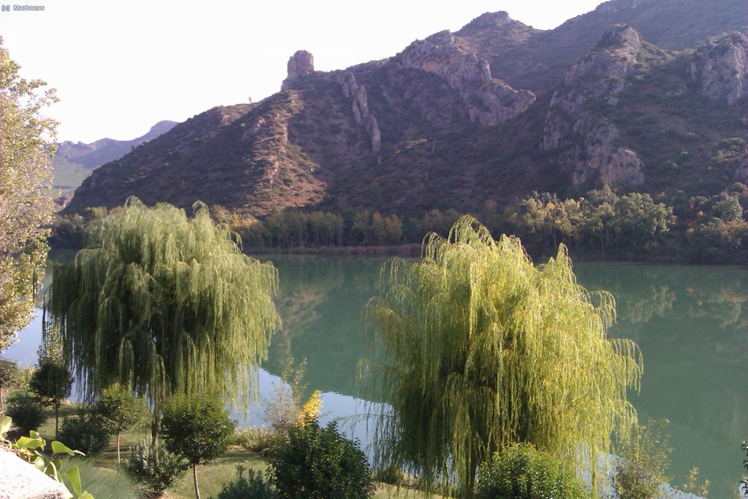 Desde la terrazita del bar de Sant Lloren&ccedil; de Montgai, un cafetillo antes de ponerse a escalar