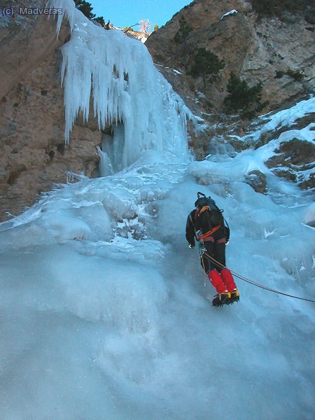 Farell empeiza a abrir la segunda cascada, ya más potentilla.