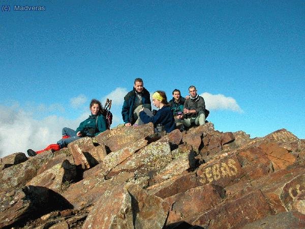 En la cima: Mari, MadVeras, Susana, Sergi y Farell