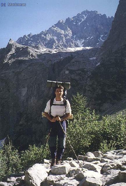 MadEdu tamb&eacute; de pujada amb una vista espectacular al derrera.
