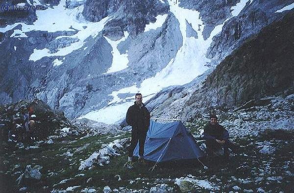 Els dos expedicionaris amb la nostre supertenda.
