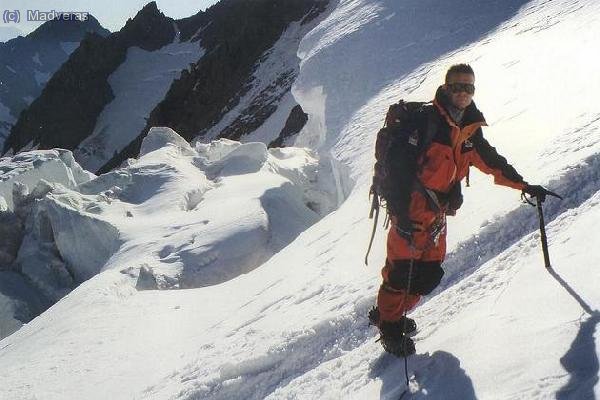 El MadVeras de pujada ja amb indicis de pajara i amb les esquerdes al fons.