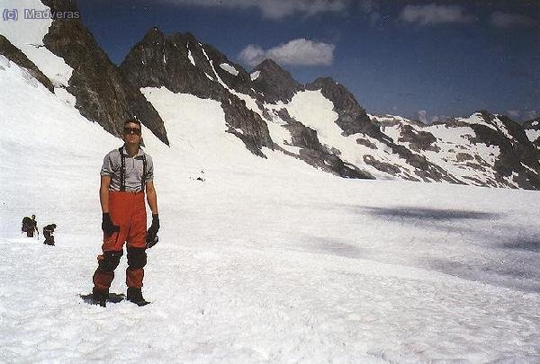 MadVeras contemplant la Barre amb el Glacier Blanc de fons.