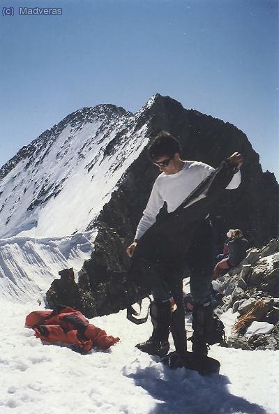 El MadEdu preparant-se amb la Barre des Ecrins al fons.