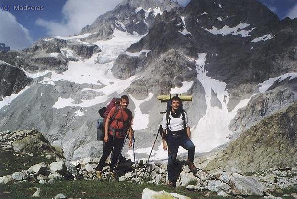 Apa cap avall. Ja est&agrave; tot recullit i carregats de nou com a burros.