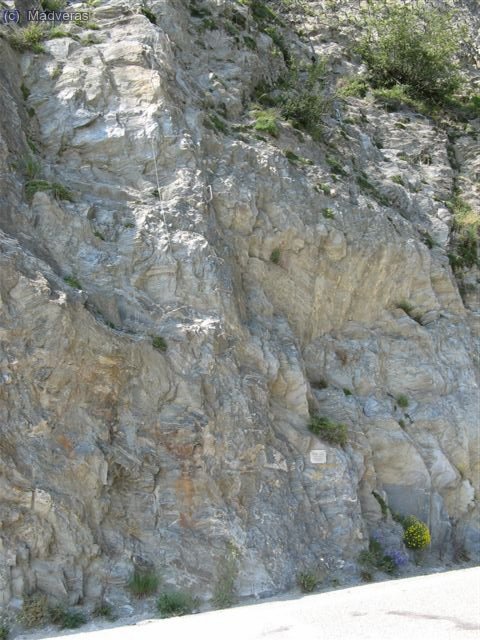 El inicio de la ferrata en la misma carretera... pasa bastante desapercibido