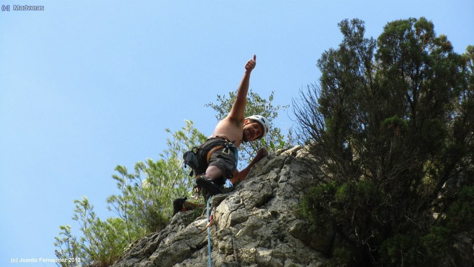 Encadenado! foto: Juanto Fernandez (http://juantotrek.blogspot.com.es/2012/10/escalada-en-subirats.html)