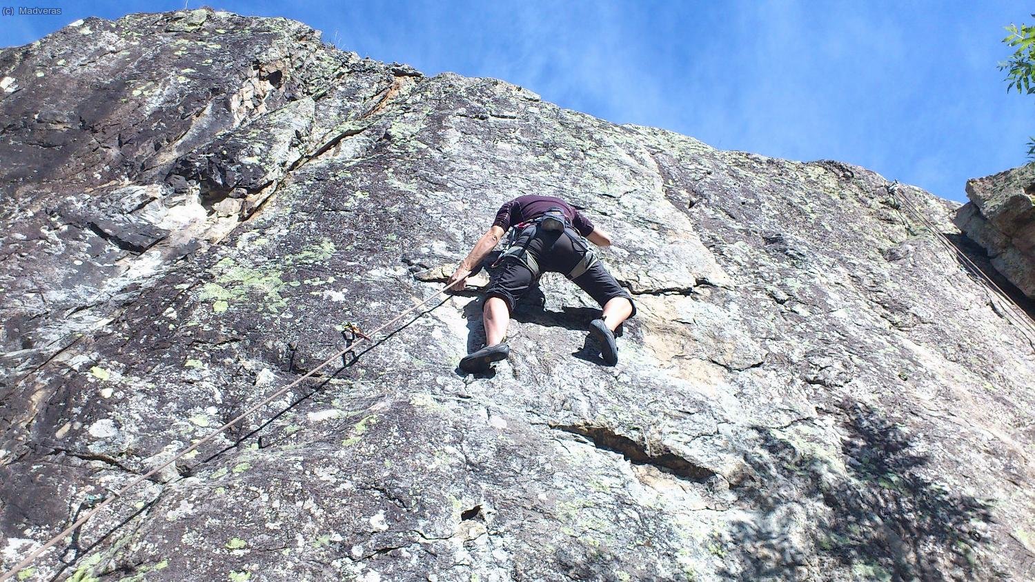 Ari en UEM, 6c/6c+ pel centre y 6b per la dreta... va tirar pel 6c ... que crack!