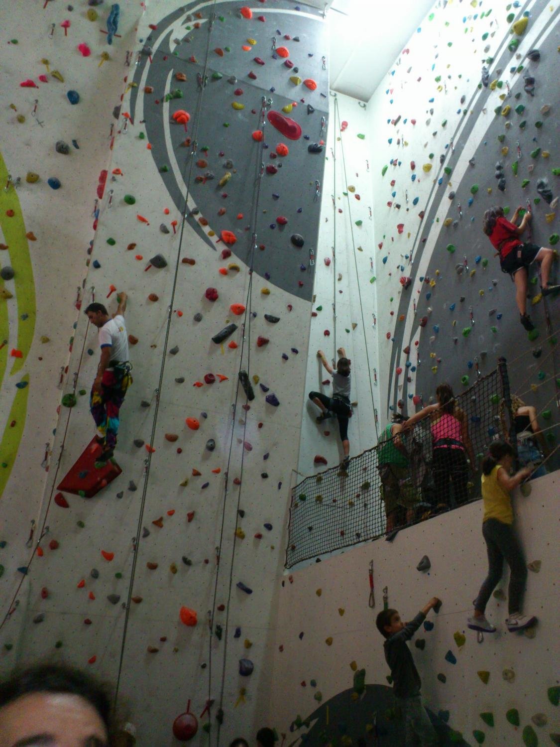 Silvia tambi&eacute;n haciendo sus pinitos en la escalada... si es que no todo va a ser BTT muj&eacute; :)))