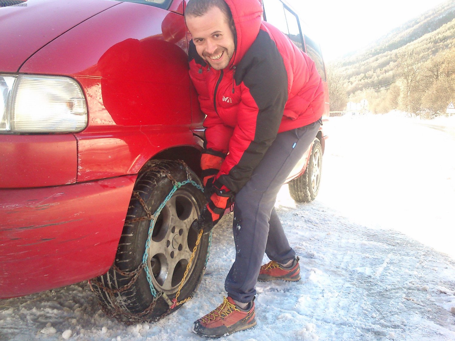 Hab&iacute;a estado nevando toda la noche, ya antes de Porta tubimos que poner las cadenas...casi ni recordaba como era jajajaja estaban ya medio exidadas de tanto tiempo que hac&iacute;a (3 a&ntilde;os) 