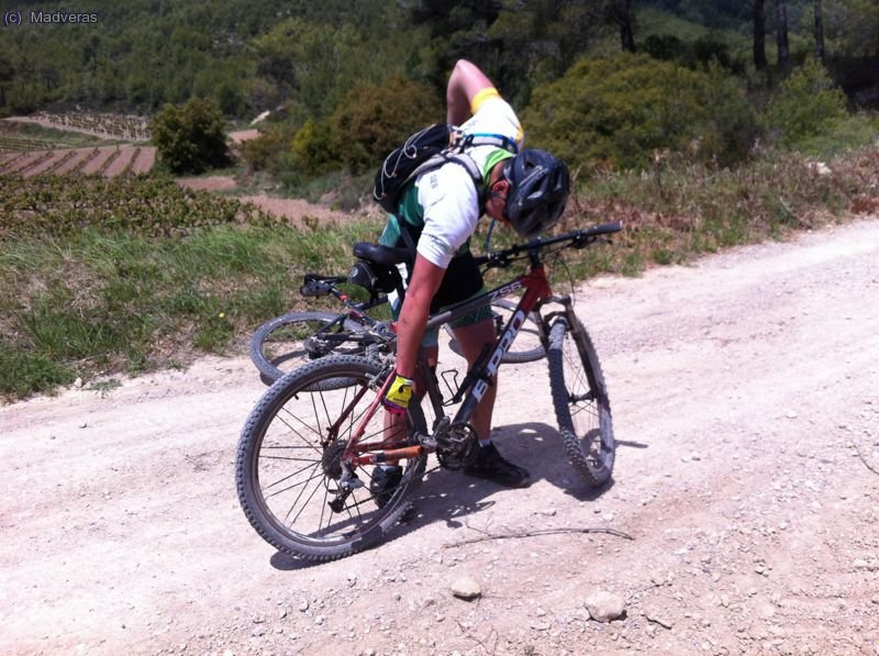 I per un pel que no salta la cadena per tercer cop... aqui senyalant el punt estava apunt de saltar  