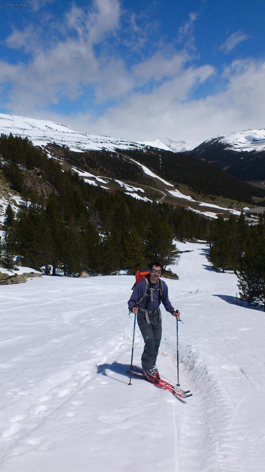 Manu enfilando las primera rampas saliendo de la estaci&oacute;n 
