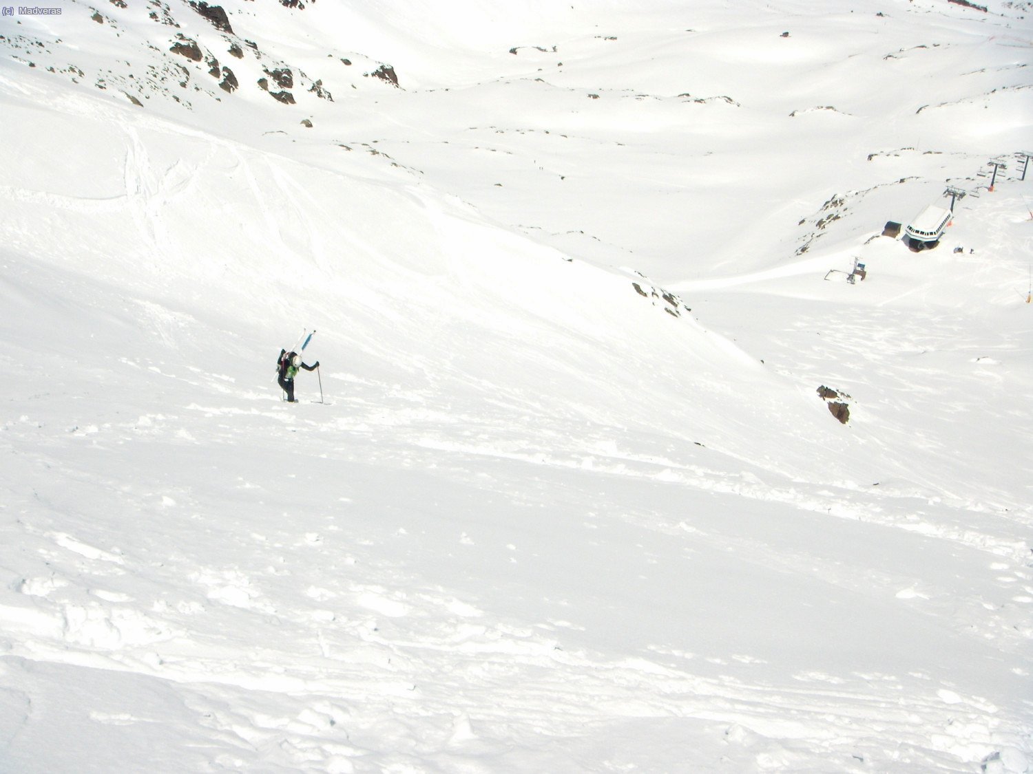 En los &uacute;ltimos metros tuve que sacarme los esquis, se me hacian unos panes en las pieles que las cuchillas ya no llegaban a morder :S