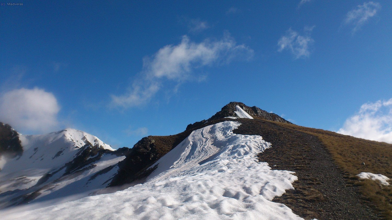 La arista cimera esta totalmente pelada ya