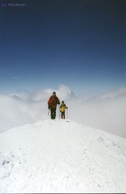 MadEdu y Nuria llegando a la cima del Breithorn.