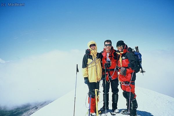 Nuria, MadEdu y MadVeras en la cima del Breithorn.
