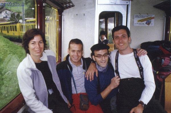 Los 4 expedicionarios en el tren. De derecha a izquierda: Nuria, MadVeras, MadJaume y MadEdu