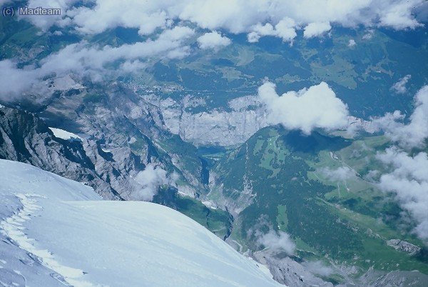 Vista hacia Interlaken desde la cima.