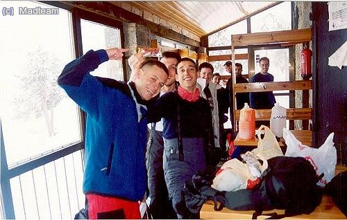 No podia faltar el POWERBAR. En primer plano MadVeras i Sergi i detras aguantando la barrita MadEdu. Foto: EVA.